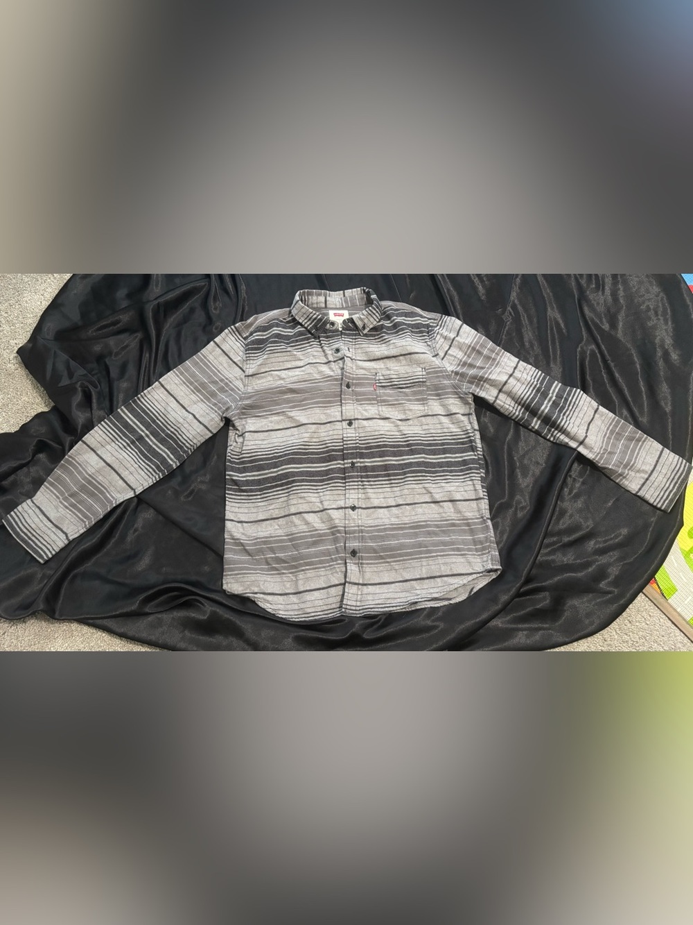 Levi's Men's Gray Striped Button-Down Shirt